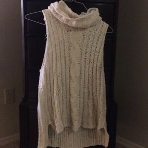 BB Dakota cream sleeveless sweater